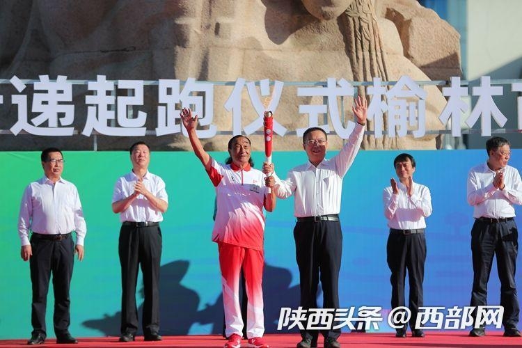 塞上古城開跑！ 十四運(yùn)會和殘?zhí)貖W會火炬在榆林傳遞
